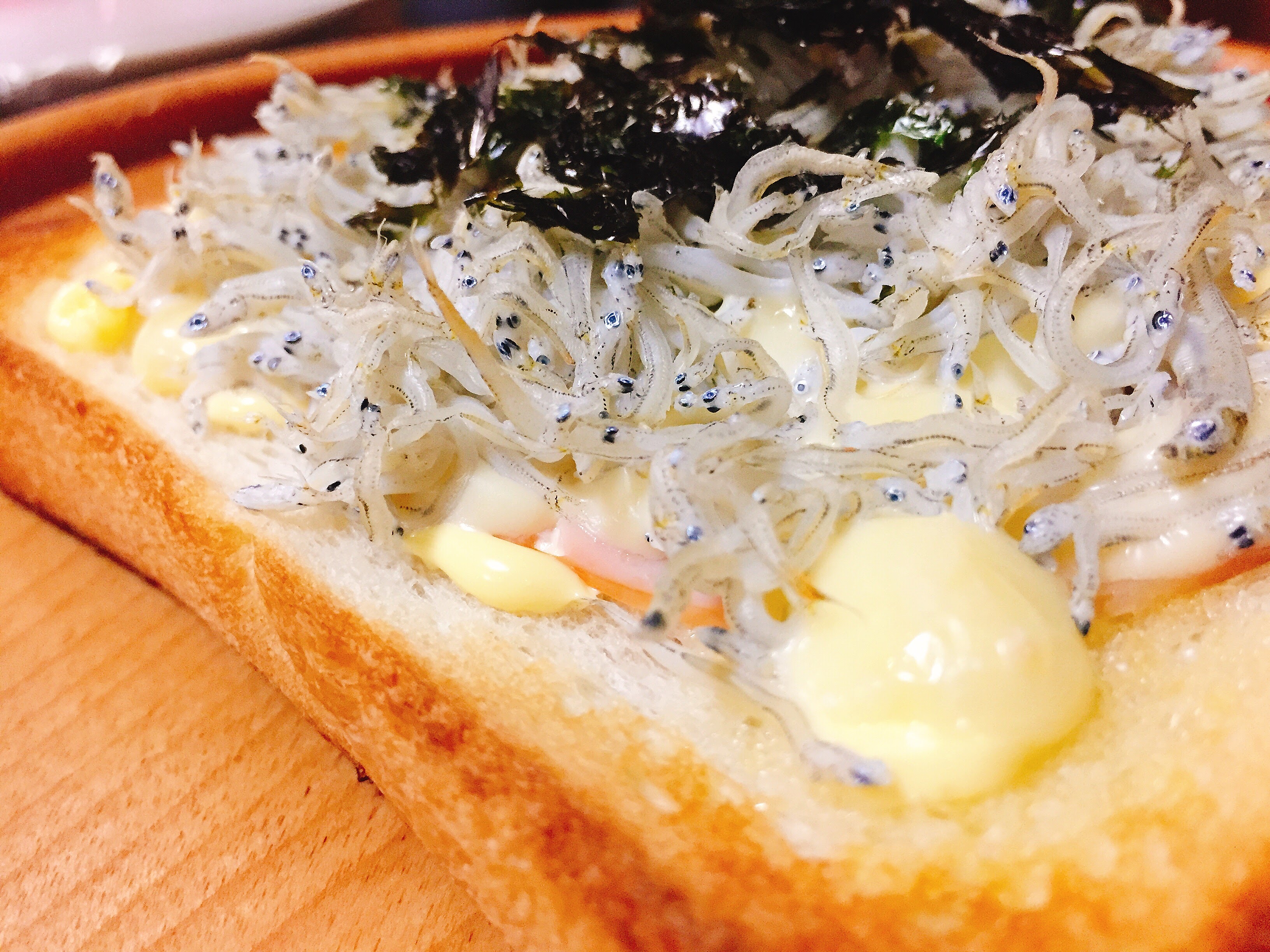 朝食からお酒のおつまみまで 釜揚げしらすのチーズトースト 岡富商店 昭和２５年創業 まじめに魚に一直線